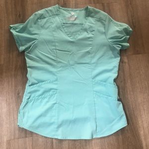 Adar pro Green small scrub top